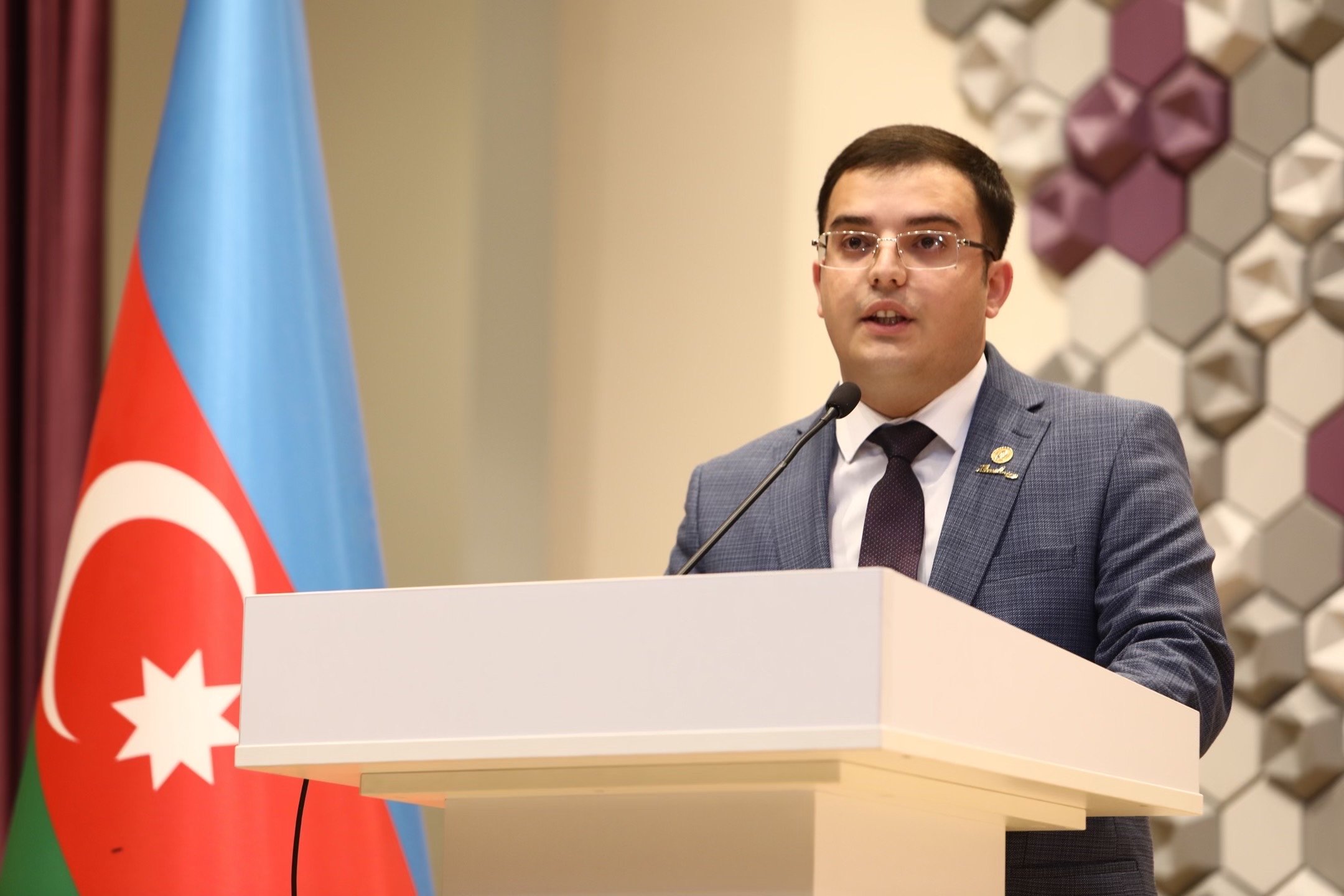 Əmrah Həsənli: İdrak Liseyi özəl təhsilin etalonudur