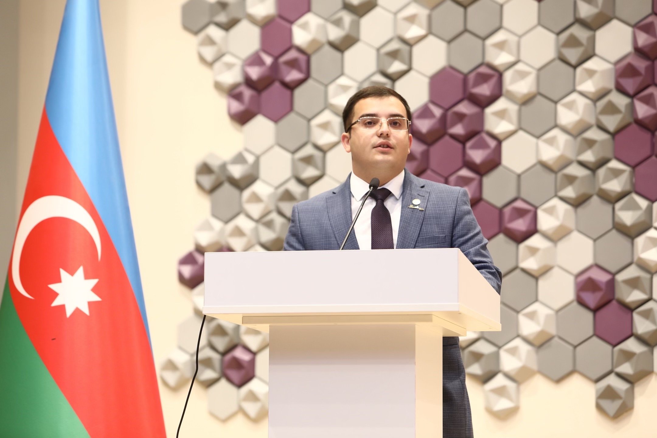 Əmrah Həsənli: “Test nəticəsi ilə müəllimi qiymətləndirmək təhsildə təhlükəli tendensiyadır”
