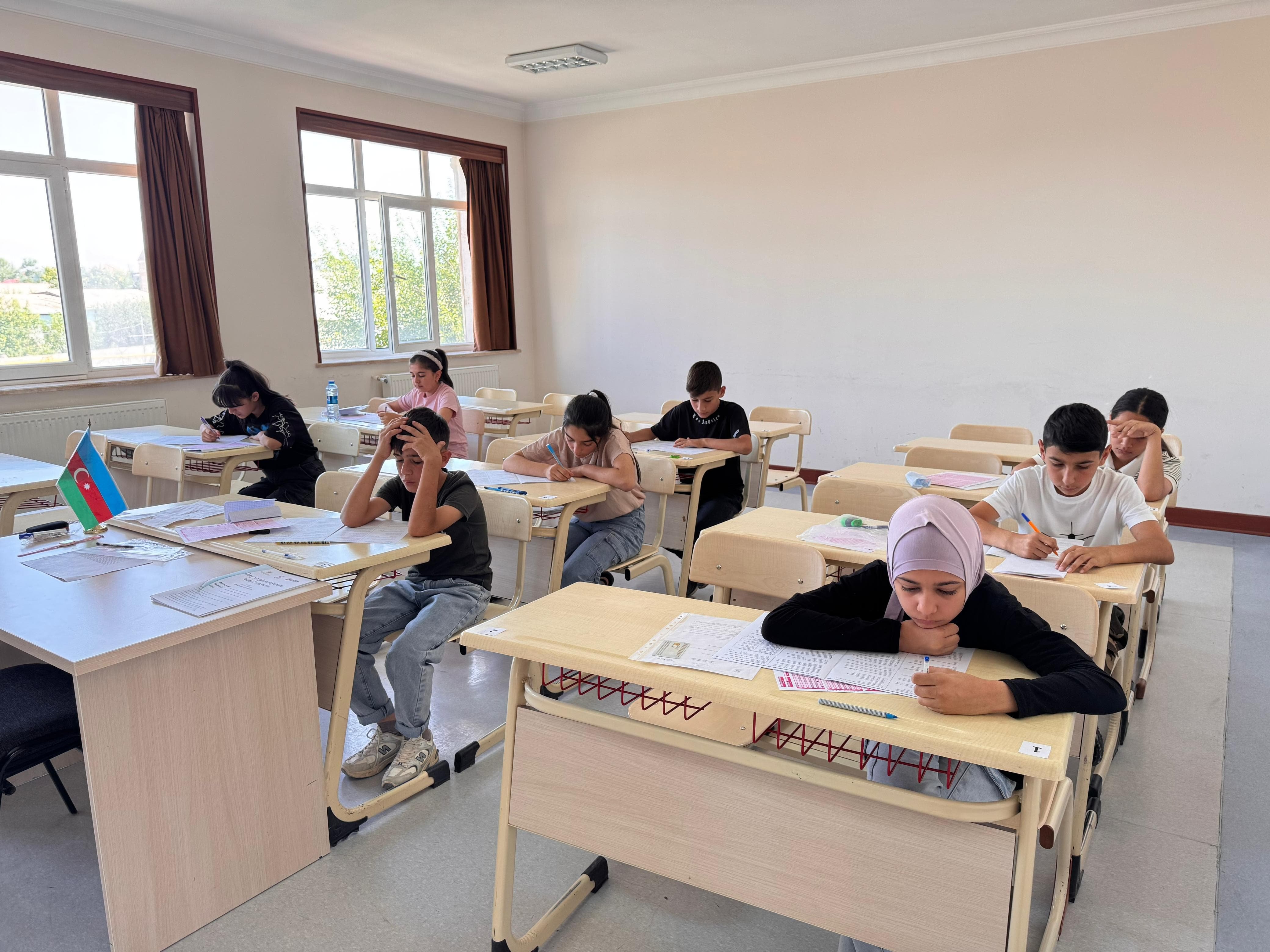 Naxçıvanda Fizika - Riyaziyyat Təmayyülü liseylərinə qəbul imtahanı keçirilib